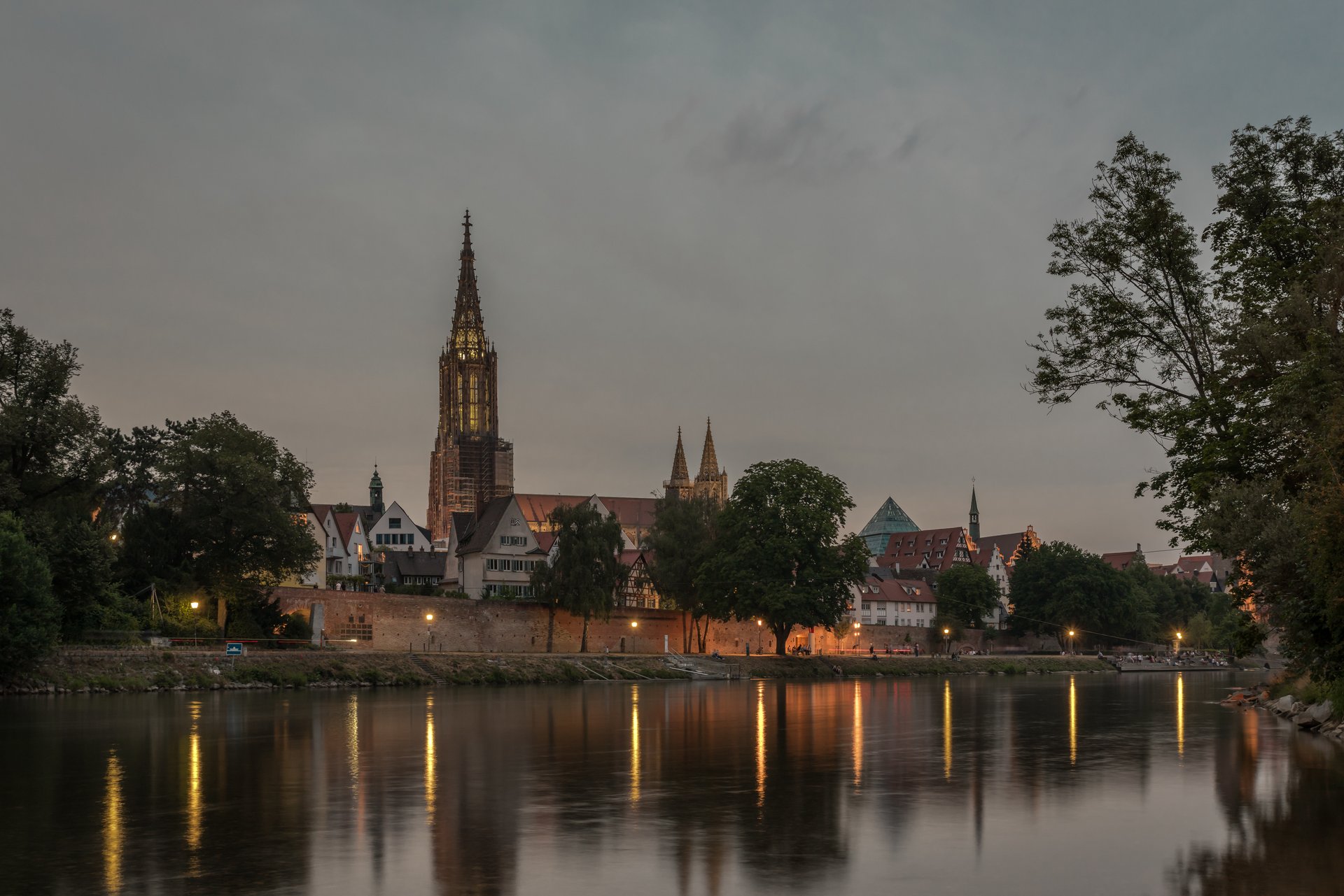 Ulmer Münster und Donau-Spiegelung bei Abendstimmung — Stadtfotografie Ulm, Foto: Heino Klinnert, Ulm